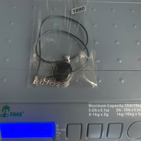 1890 Sleek Black Oval Pendant Necklace - Picture 2 of 2